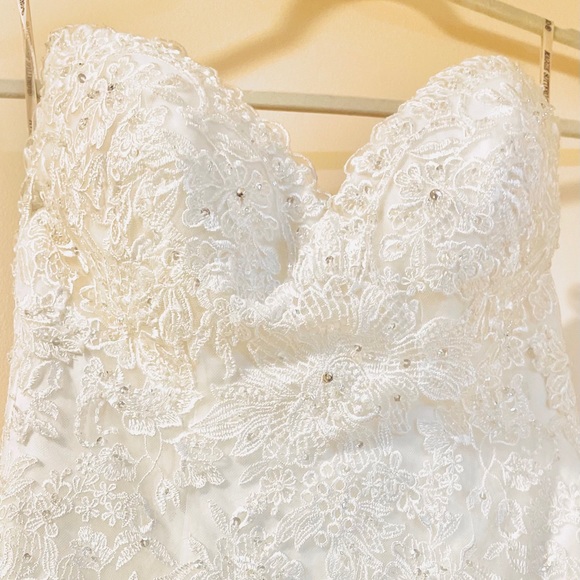 Wedding Dress with Original Bagging. - Picture 2 of 6